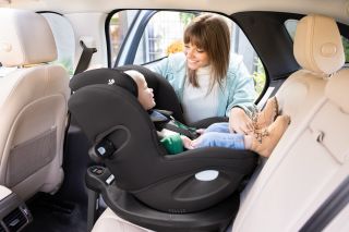 Obľúbená autosedačka Joie i-Spin 360 ✅Od narodenia do 105 cm ✅Manipulácia jednou rukou ✅6 polôh sklonu pri oboch smeroch...